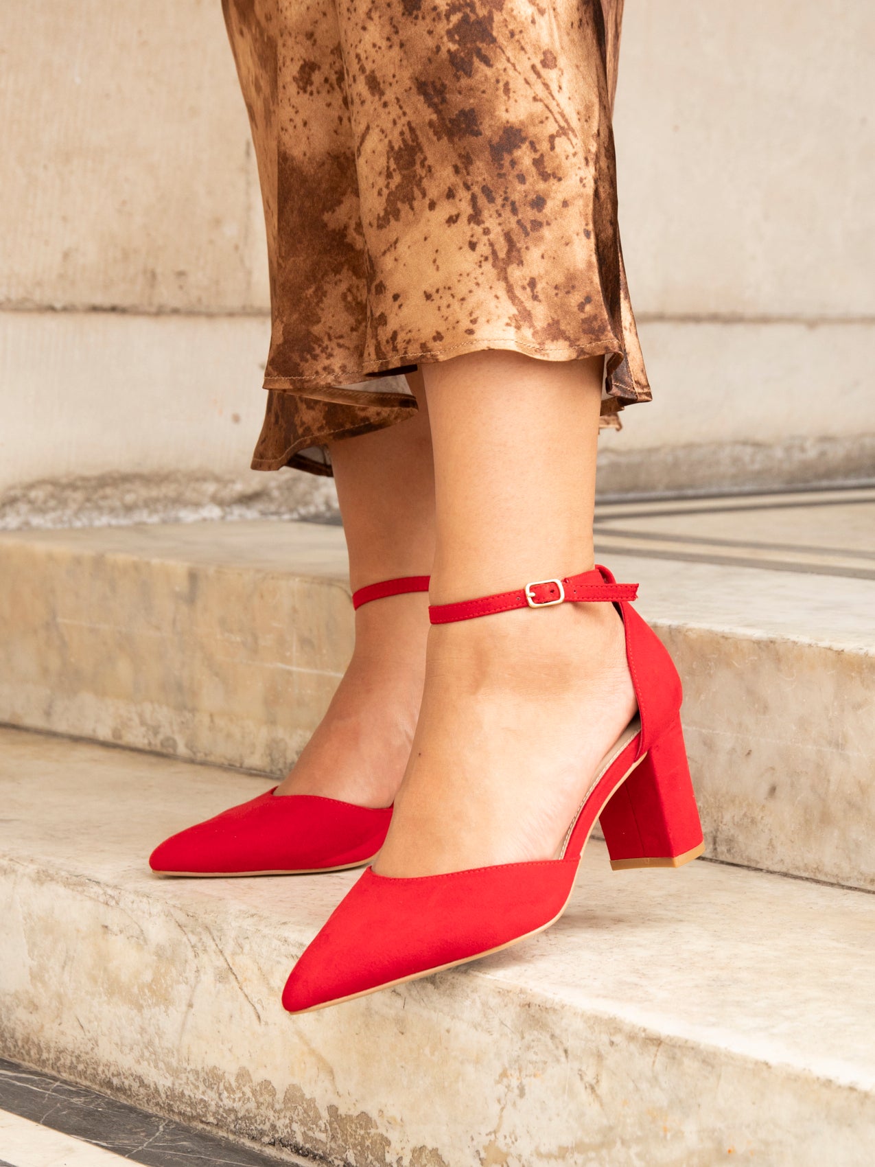 Wide Fit Red Faux Suede Court Shoe With Block Heel – Linzi