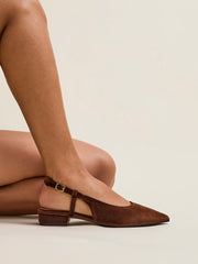 Model wearing Clasica brown velvet pointed slingback flats