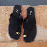 Contain Black Toe Ring Flat Sandals