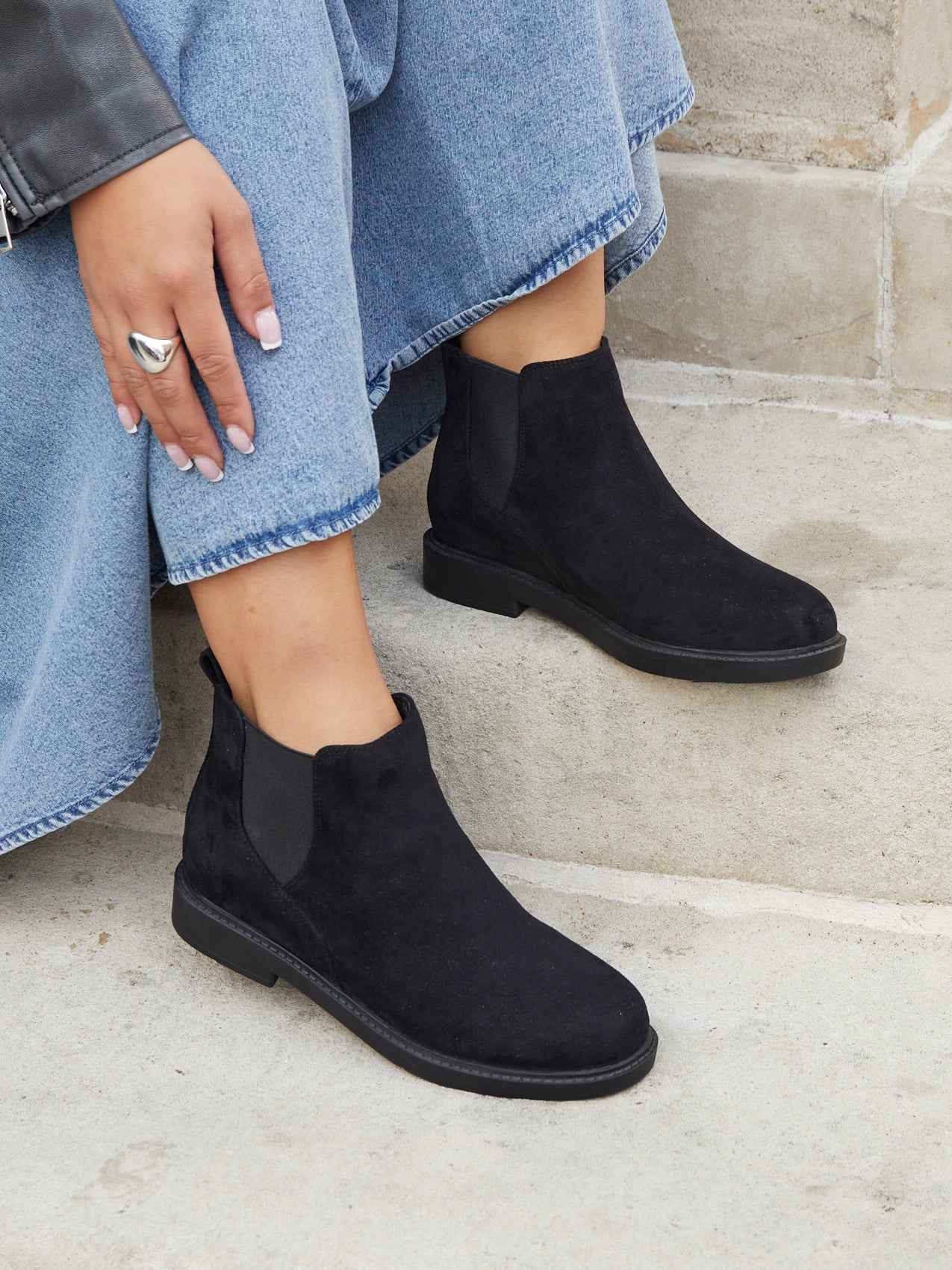 Wide Fit Black Faux Suede Classic Chelsea Boot – Linzi