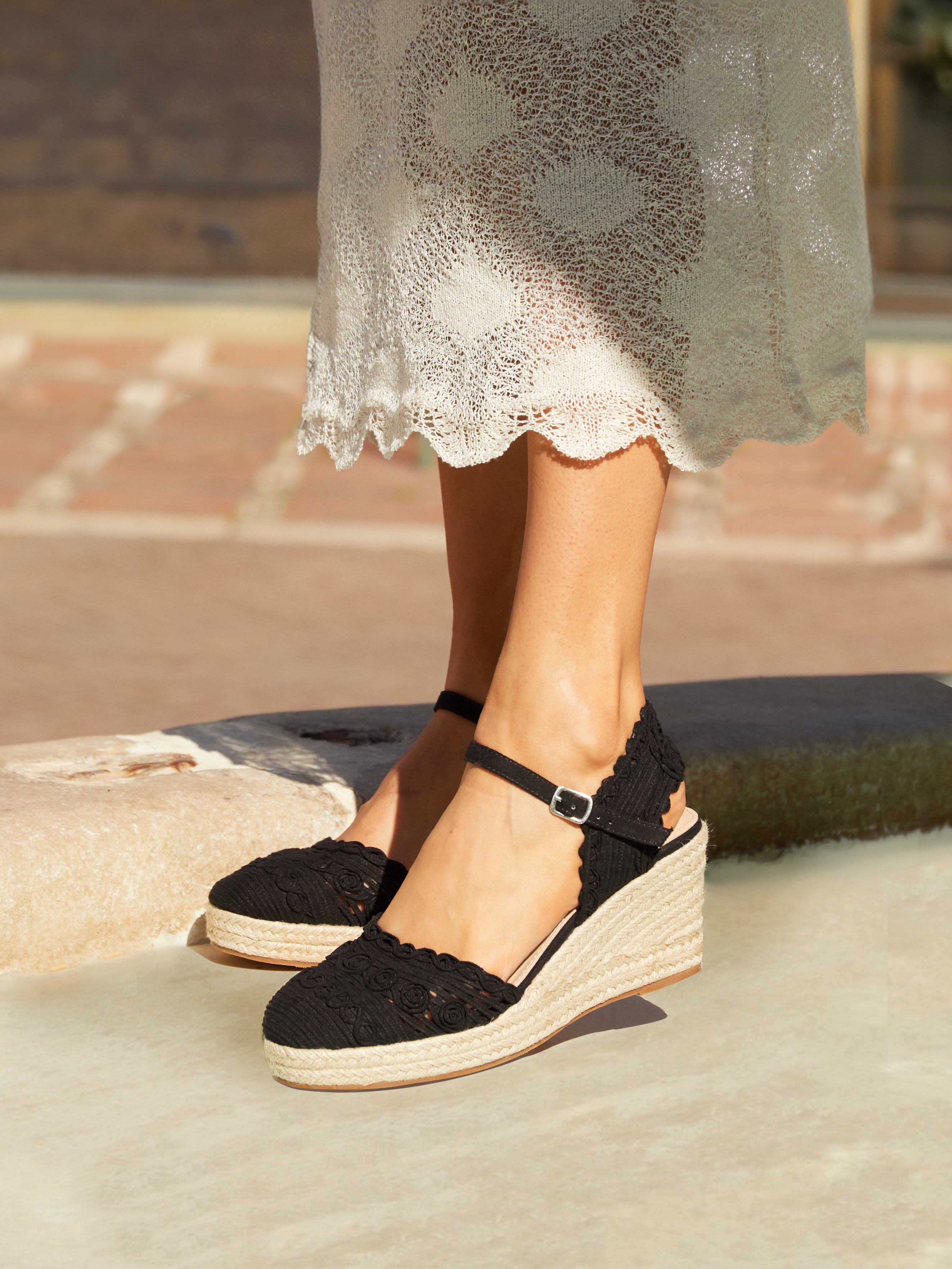 Black Woven Closed Toe Espadrille Wedge – Linzi